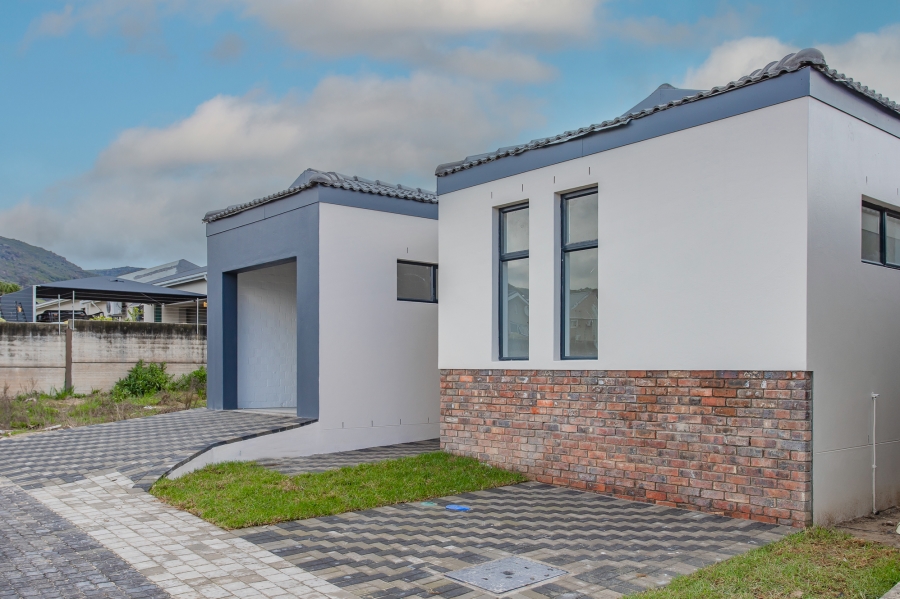 3 Bedroom Property for Sale in Honeydew Country Estate Western Cape